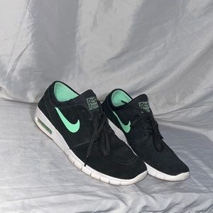 Men’s Nike Air Sneakers